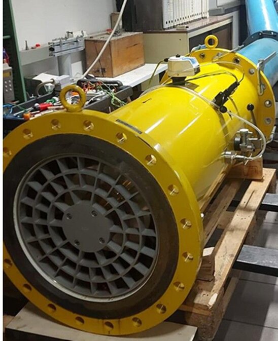 Tecnico che esegue la verifica metrologica di un contatore gas secondo DM 93 2017